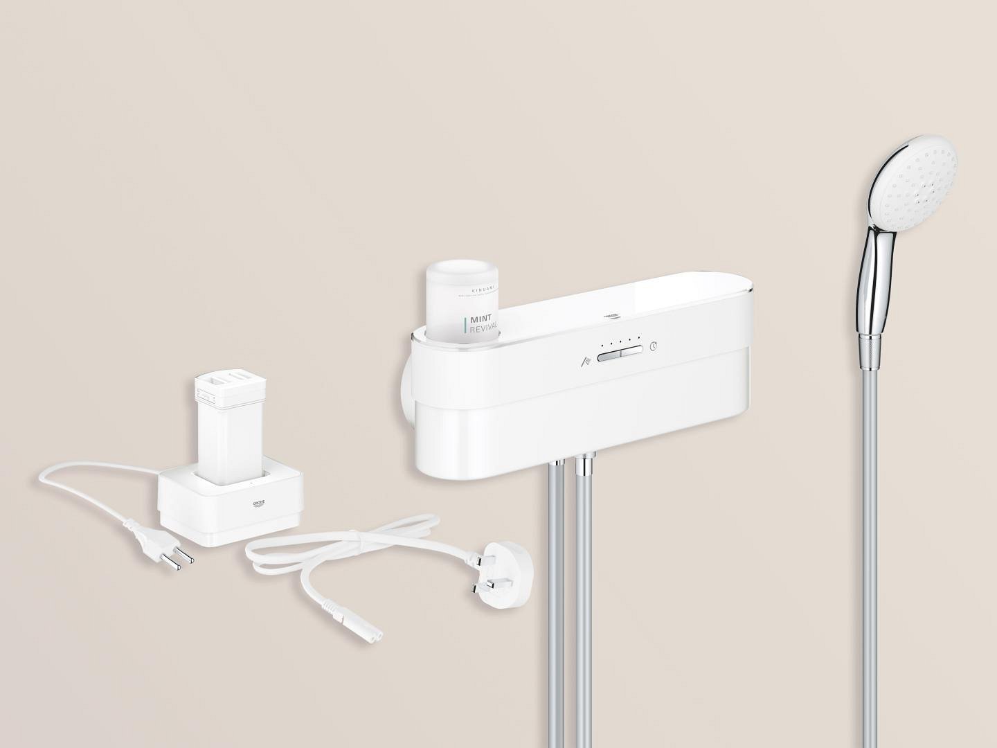 В стартовый набор GROHE Purefoam входит устройство для создания пены, ручной душ, шланг, аккумулятор и зарядное устройство — все необходимое для принятия роскошного душа.